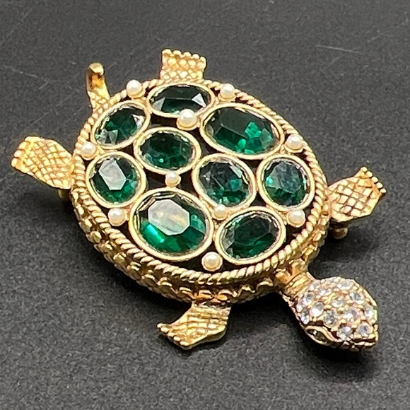 Carolee Jewelry - Carolee Gold and Emerald Green Turtle Brooch